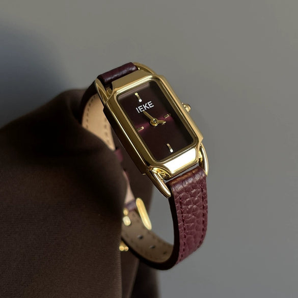 Women's Retro Medieval Style Metal And Leather Watch With Round Dial Pin Buckle And Gold Buckle Material