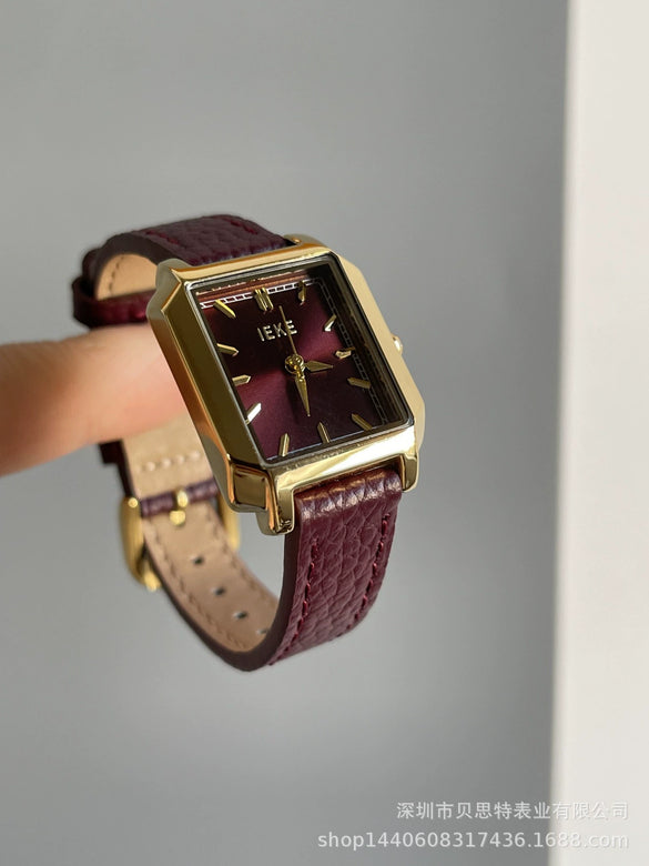 Women's Retro Medieval Style Metal And Leather Watch With Round Dial Pin Buckle And Gold Buckle Material
