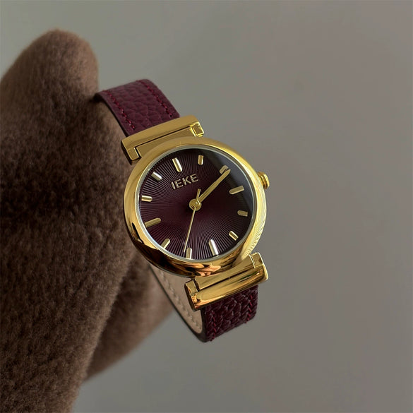 Women's Retro Medieval Style Metal And Leather Watch With Round Dial Pin Buckle And Gold Buckle Material
