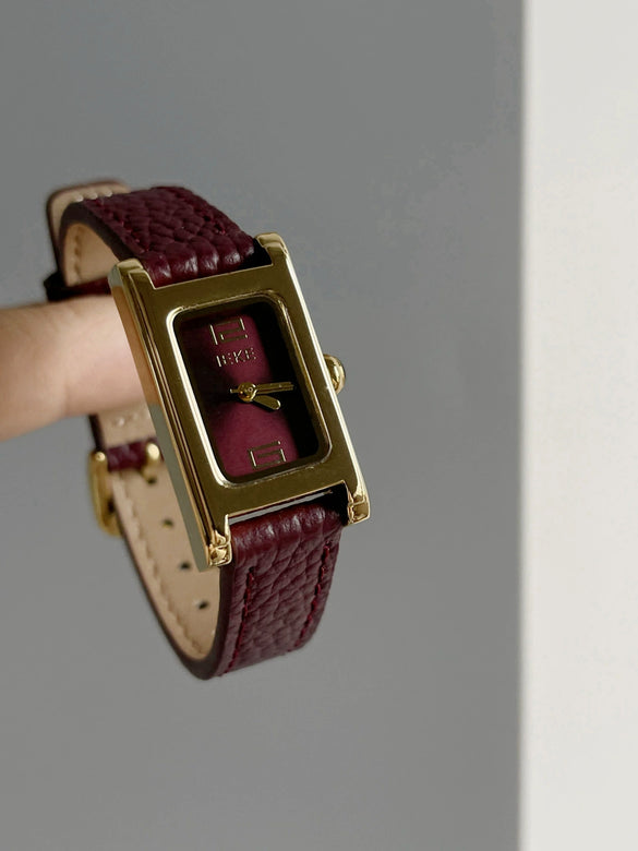 Women's Retro Medieval Style Metal And Leather Watch With Round Dial Pin Buckle And Gold Buckle Material