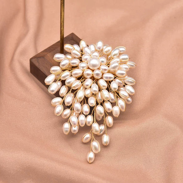 Women's Retro Pearl Brooch With Electroplated Rose And Snowflake Geometric Design Elegant Clothing Accessory Jewelry