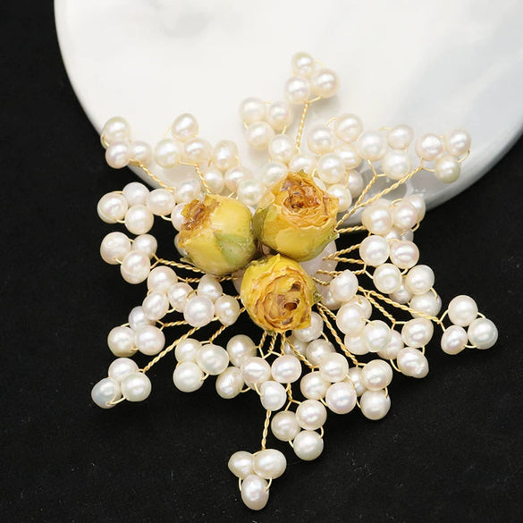 Women's Retro Pearl Brooch With Electroplated Rose And Snowflake Geometric Design Elegant Clothing Accessory Jewelry