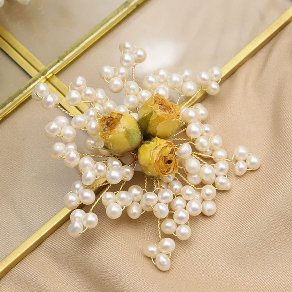 Women's Retro Pearl Brooch With Electroplated Rose And Snowflake Geometric Design Elegant Clothing Accessory Jewelry