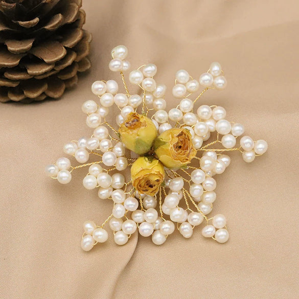 Women's Retro Pearl Brooch With Electroplated Rose And Snowflake Geometric Design Elegant Clothing Accessory Jewelry