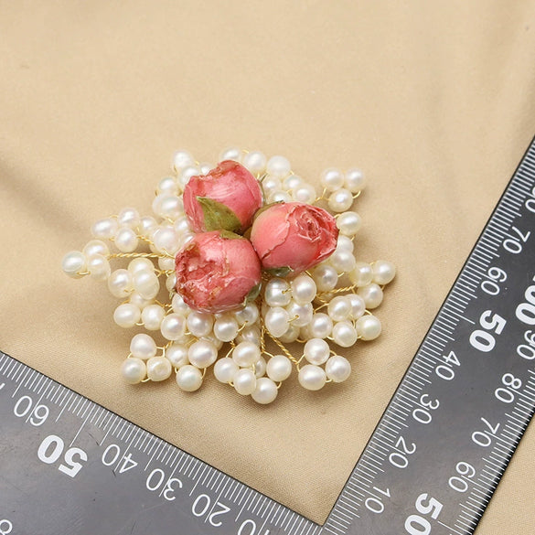 Women's Retro Pearl Brooch With Geometric Rose And Snowflake Design Electroplated Fashion Pin
