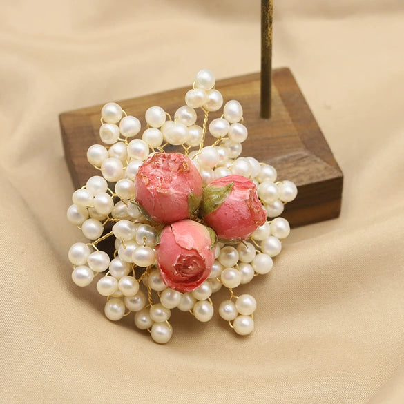Women's Retro Pearl Brooch With Geometric Rose And Snowflake Design Electroplated Fashion Pin