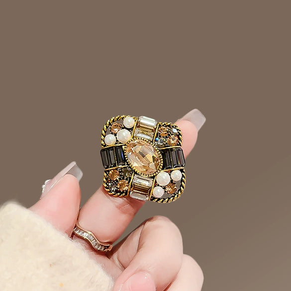 Women's Retro Pearl Rhinestone Alloy Brooch With Electroplating