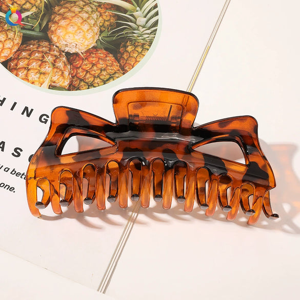 Women's Retro Resin And Plastic Shark Clip Hairpin Handmade Elegant Hair Claw Clip For Everyday Hairstyles