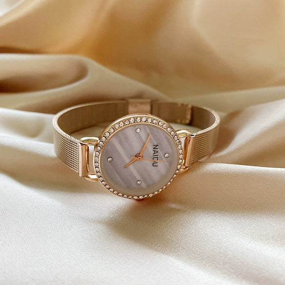 Women's Retro Simple Light Luxury Watch With Alloy Case Crystal Diamond And Small Disc Design