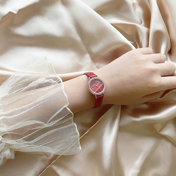 Women's Retro Simple Light Luxury Watch With Alloy Case Crystal Diamond And Small Disc Design