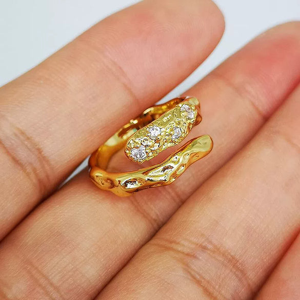 Women's Retro Snake Shaped Adjustable Open Ring With Crystal Inlay In Electroplated Brass With 18K Gold Finish Animal Pattern Simple Style