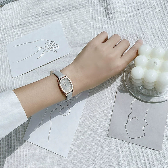 Women's Retro Square Alloy Case Ordinary Glass Mirror Leisure Style Watch
