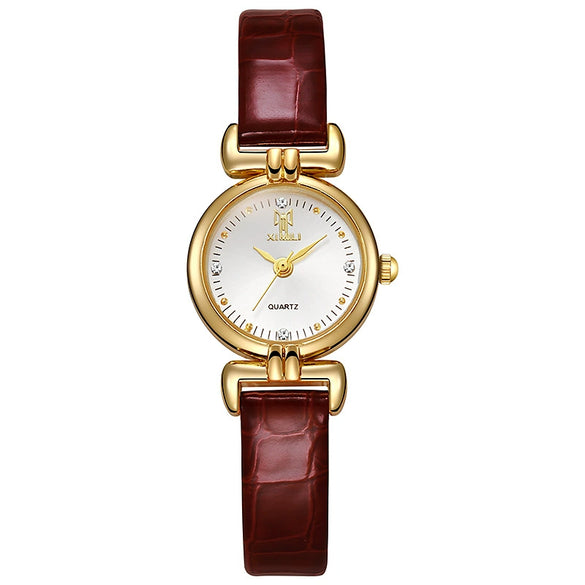 Women's Retro Style Alloy Case And Strap Round Dial Quartz Watch With Printed Logo