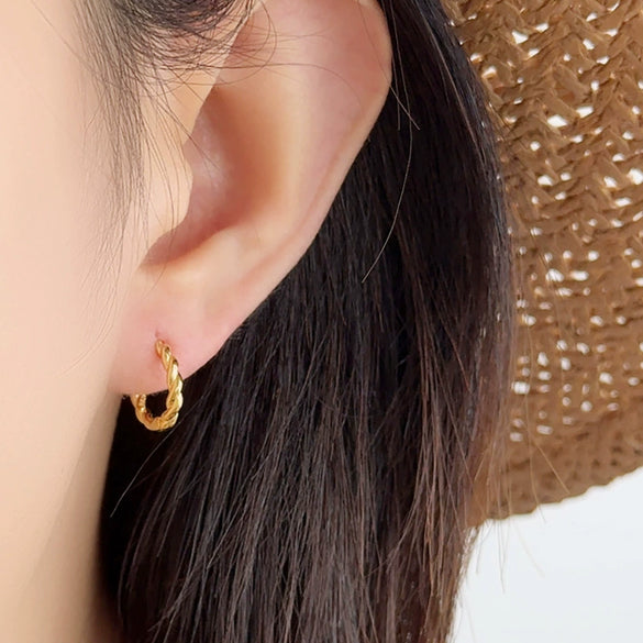 Women's S925 Silver Geometric Twist Ring Earrings With Electroplating