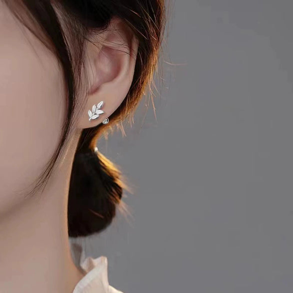 Women's S Silver Leaf Stud Earrings Light Luxury Plant Design Electroplated Silver Ear Pins