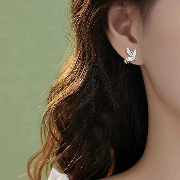 Women's S Silver Leaf Stud Earrings Light Luxury Plant Design Electroplated Silver Ear Pins