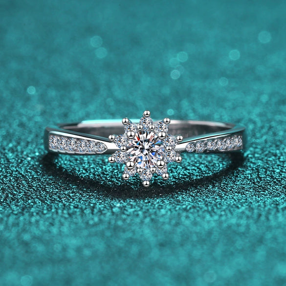 Women's S925 Silver Ring With Mosaic Moissanite Flowers Styling And Pt950 Platinum Electroplating