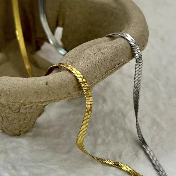 Women's S925 Sterling Silver Geometric Blade Chain Necklace Light Luxury Snake Bone Style Clavicle Chain With Fine Craftsmanship