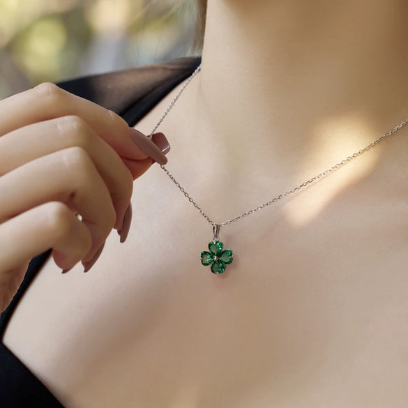 Women's S925 Sterling Silver Heartshaped Love Fourleaf Clover Zircon Inlaid Clavicle Chain Necklace With Electroplating