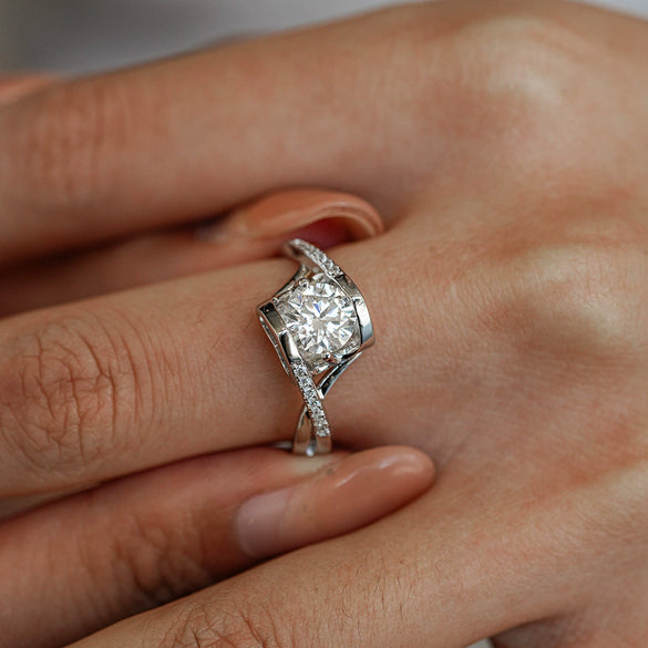 Women's S925 Sterling Silver Moissanite Ring With Geometric Design