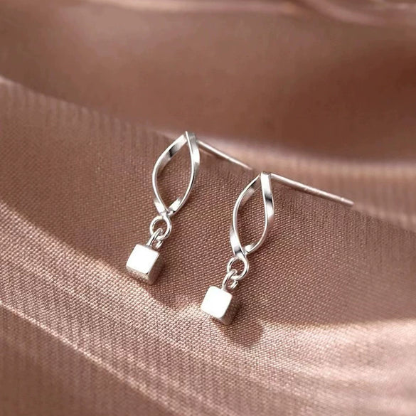 Women's S925 Sterling Silver Simple Wave Square Earrings Sweet Minimalist Ear Jewelry