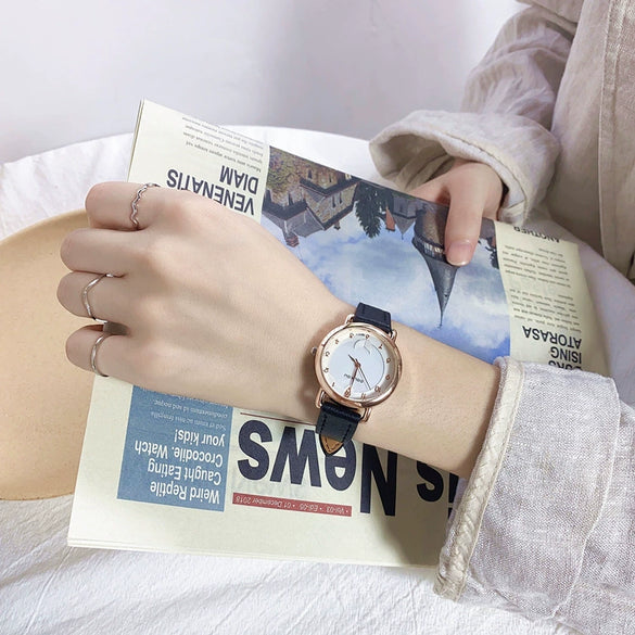 Women's Shell Dial Alloy Case Ordinary Glass Mirror Pointer Watch Retro Leather Leisure Style