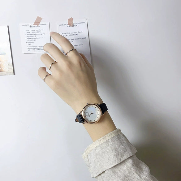 Women's Shell Dial Alloy Case Ordinary Glass Mirror Pointer Watch Retro Leather Leisure Style