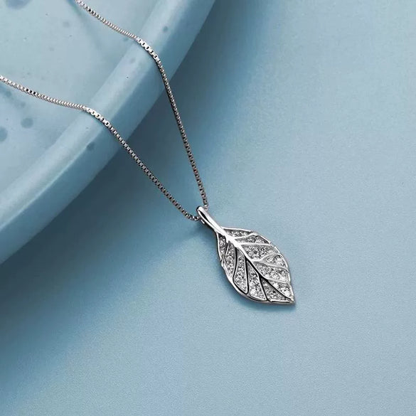 Women's 925 Silver Leaf Pendant Necklace With Box Chain Elegant Light Luxury Floral Style Jewelry