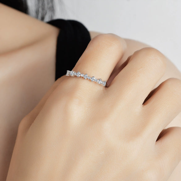 Women's 925 Silver Moissanite Ring With Flower Pattern And Diamond Inlay