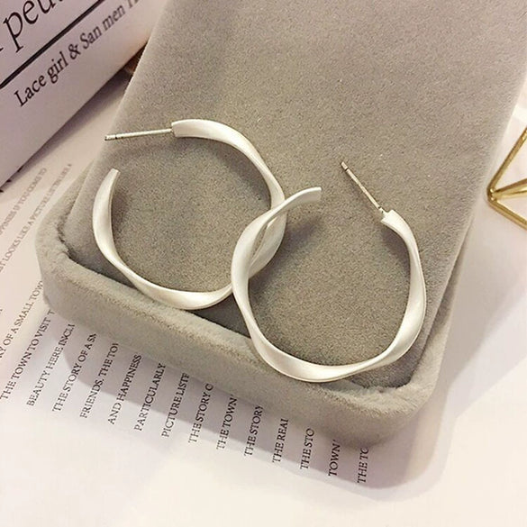 Women's 925 Silver Needle Cshaped Twisted Hoop Earrings With Matte Finish And Geometric Pattern Electroplated Cold Style