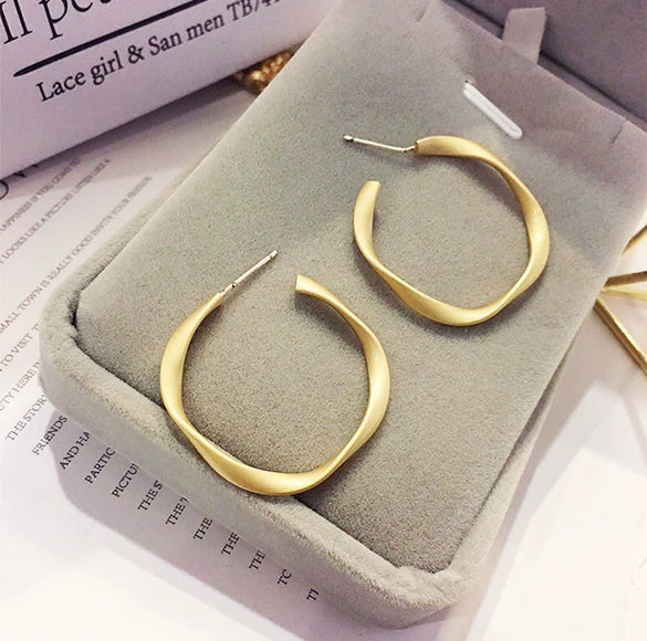 Women's 925 Silver Needle Cshaped Twisted Hoop Earrings With Matte Finish And Geometric Pattern Electroplated Cold Style