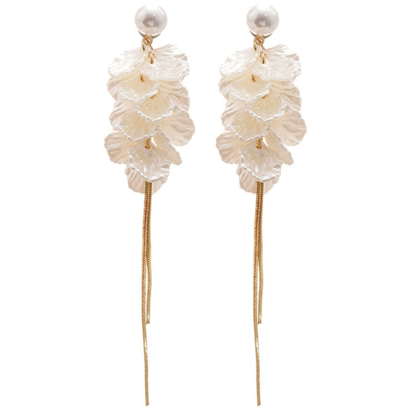 Women's Silver Needle Imitation Pearl Flower Petals Tassel Ear Studs French Retro Elegant Electroplated Earrings