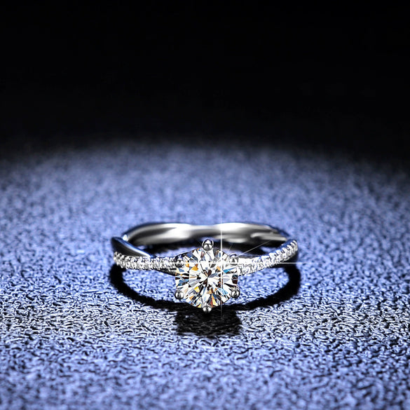 Women's Silver Ring With Love Interweaving Design And Diamond Treatment The Crown Pattern