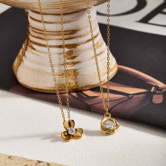 Women's Simple Flower Zircon Pendant Necklace In Stainless Steel With 18K Gold Vacuum Plating And Geometric Clavicle Chain Design