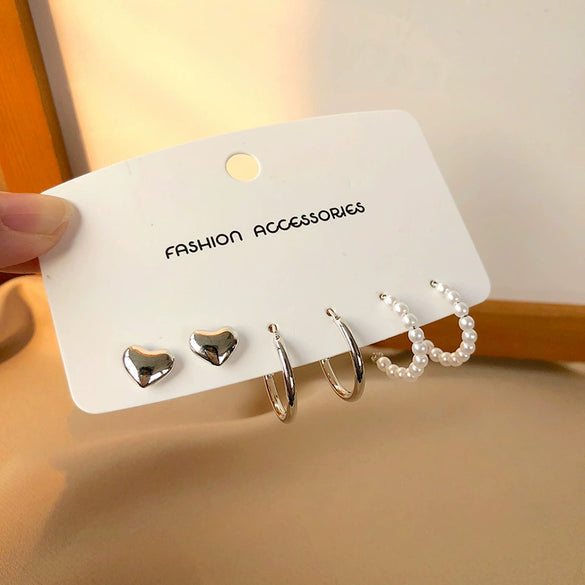 Women's Simple Geometric Heart Shaped Pearl Earrings Alloy Electroplated Love Stud Earrings Temperament Fashion Jewelry
