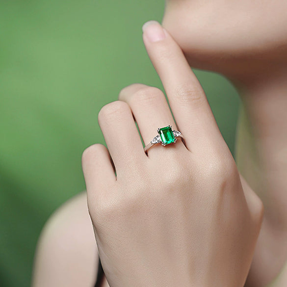 Women's Simple Geometric S925 Silver Ring With Cultivating Emeralds And Gold Plated Artificial Gemstones Inlay