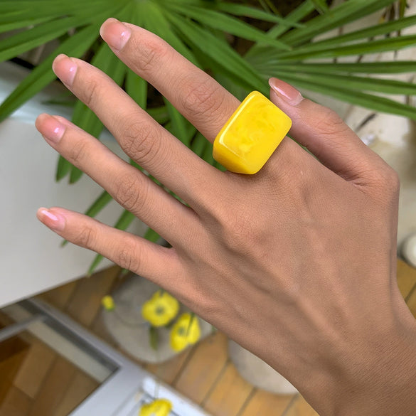 Women's Simple Geometric Square Wide Edge Acrylic And Resin Ring