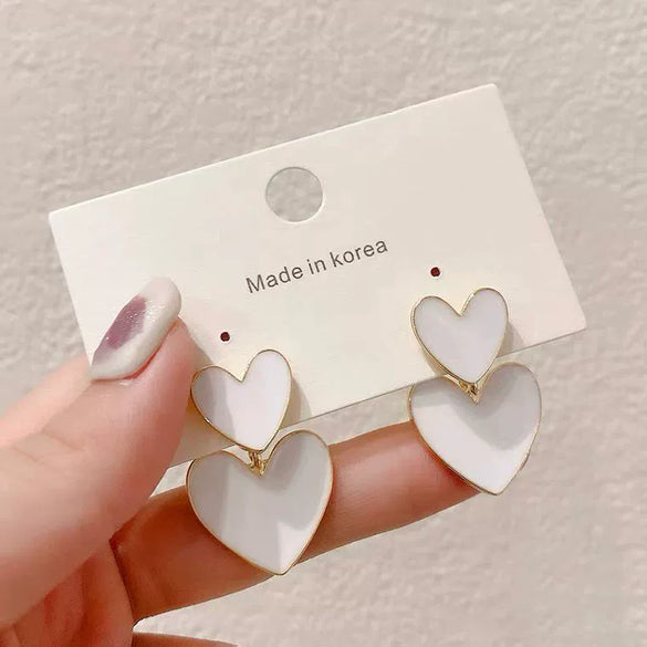Women's Simple White Heart Alloy Earrings With Dripping Oil Finish Retro Fashion Earrings