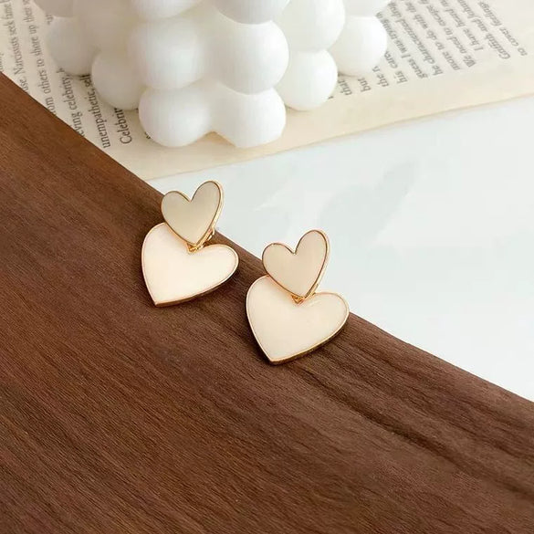 Women's Simple White Heart Alloy Earrings With Dripping Oil Finish Retro Fashion Earrings