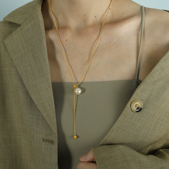 Women's Snake Bone Chain Pearl Pendant Necklace With Goldplated Artificial Gemstones And Semiprecious Stones And Round Bead Pattern