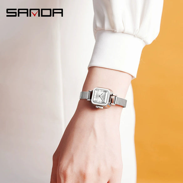 Women's Square Alloy Alloy Case Quartz Watch With Mesh Belt And Roman Pattern Waterproof Fashion Simple Compact Leisure Style