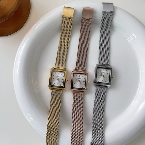 Women's Square Alloy Case Steel Strip Leisure Quartz Watch With Ordinary Glass Mirror