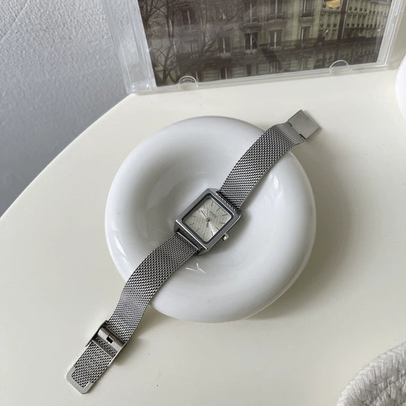 Women's Square Alloy Case Steel Strip Leisure Quartz Watch With Ordinary Glass Mirror