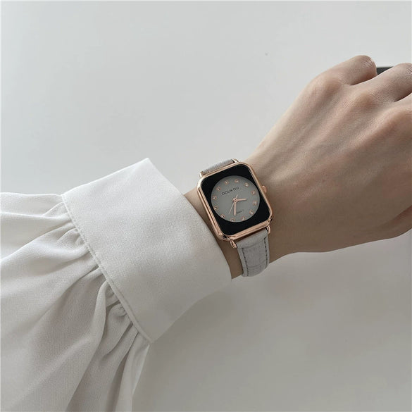 Women's Square Alloy Watch With Ordinary Glass Mirror And Diamond Design Simple Fashion And Leisure Style