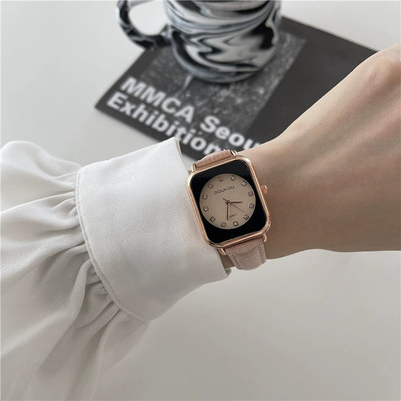 Women's Square Alloy Watch With Ordinary Glass Mirror And Diamond Design Simple Fashion And Leisure Style