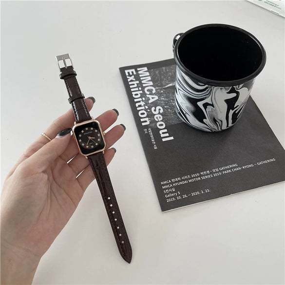Women's Square Alloy Watch With Ordinary Glass Mirror And Diamond Design Simple Fashion And Leisure Style