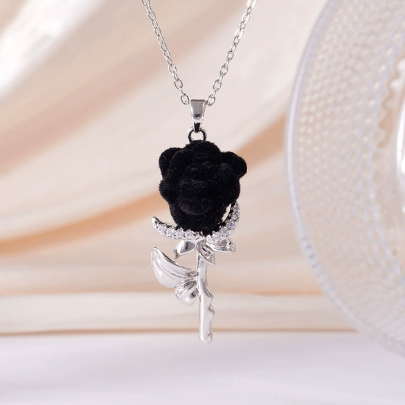 Women's Stainless Steel And Copper Light Luxury Necklace With Flower Pattern And Mixed Gemstone Setting Electroplated