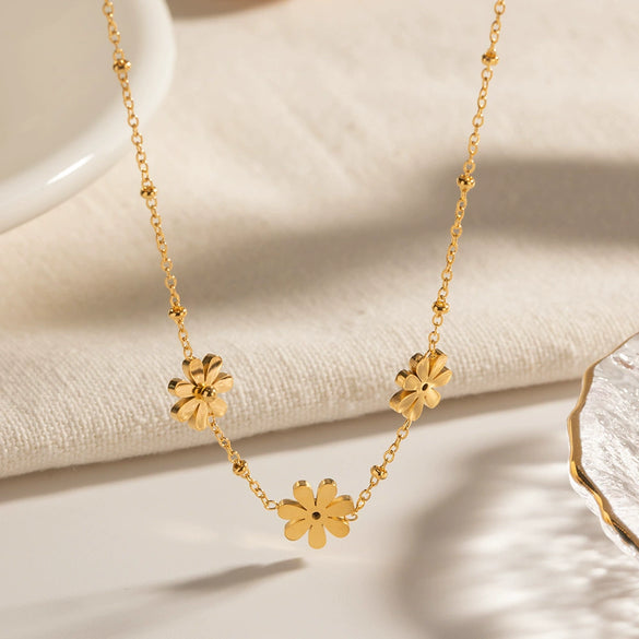 Women's Stainless Steel And Titanium Steel Geometric Sunflower Little Daisy Electroplated Necklace