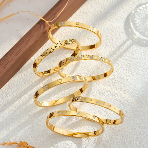 Women's Stainless Steel Bracelet With 18K Gold Vacuum Plating Heart And Rhombus Design Zircon Rhinestone Accents