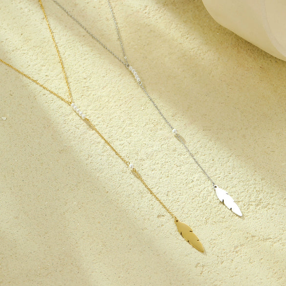 Women's Stainless Steel Fashionable Long Sweater Chain Necklace With Leaf Pearl Pendant And Electroplating Treatment